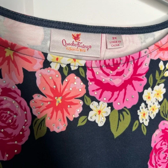 🚫🚫SOLD🚫🚫NWT Quacker Factory Floral Sequin Top - Picture 2 of 6